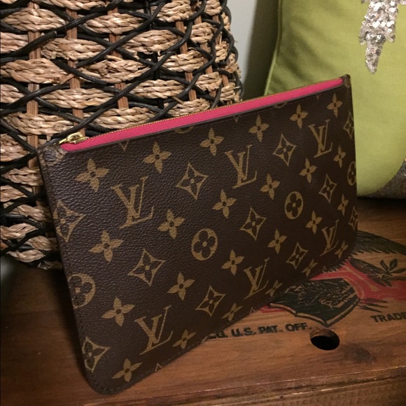 Louis Vuitton Handbags - Authentic Louis Vuitton pouchette wristlet